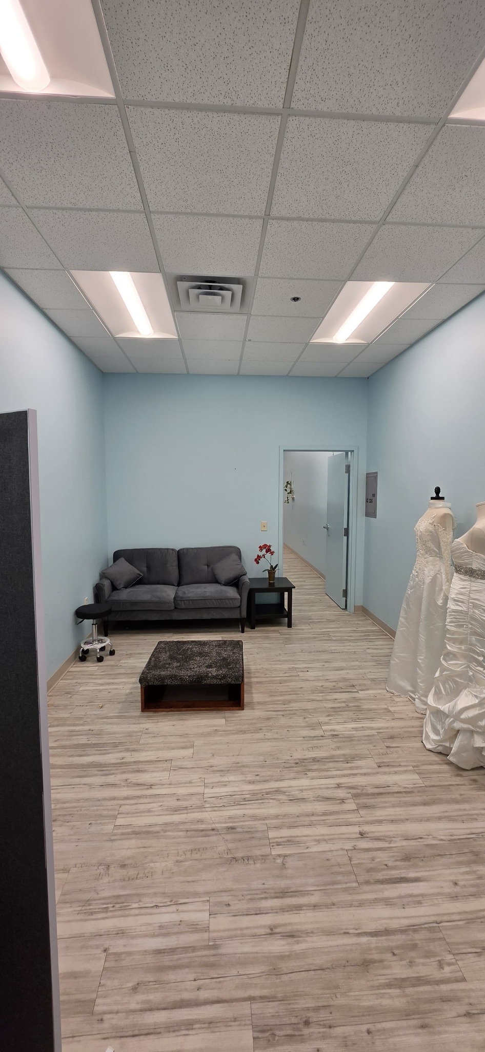 Bridal fitting room